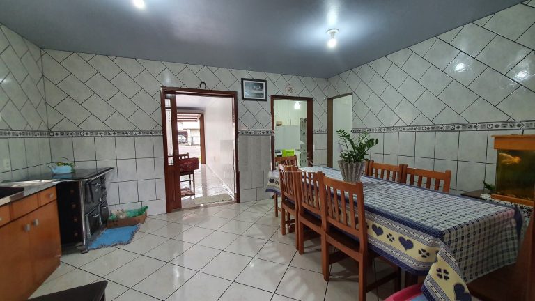 B-1321     CASA NO CENTRO DA CIDADE DE PICADA CAFÉ/RS