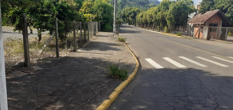 B-1151     TERRENO DE ESQUINA PRÓXIMO A PONTO TURISTICO EM PICADA CAFÉ/RS