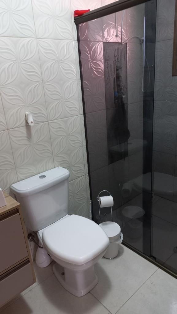 B-336     DUAS LINDAS CASAS DE ALVENARIA COM ACABAMENTO EM MADEIRA NOBRE E PISCINA!!!