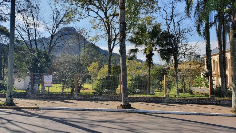 B-1219     ÁREA COMERCIAL/RESIDENCIAL AO LADO DO PARQUE EM PICADA CAFÉ