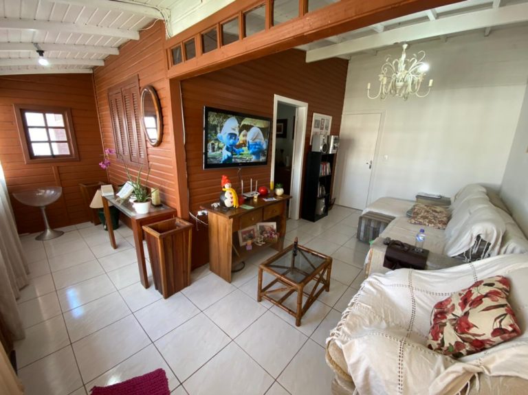 B-240     LINDA CASA COM PISCINA A 600 METROS DO MAR EM CAPÃO DA CANOA!!!