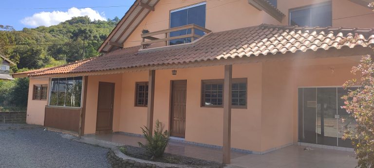 B-202  CASA DE FRENTE PARA A RS235 NA LINHA IMPERIAL – NOVA PETRÓPOLIS