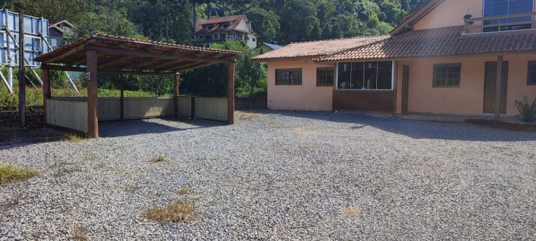 B-202  CASA DE FRENTE PARA A RS235 NA LINHA IMPERIAL – NOVA PETRÓPOLIS