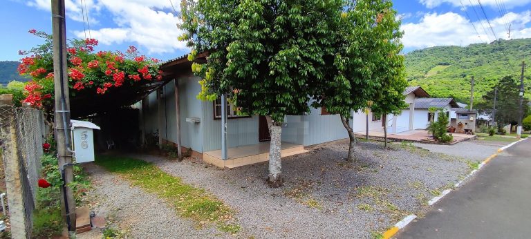 B-1324     IMÓVEL COM 02 CASAS E UMA KITNET NO BAIRRO BELA VISTA EM PICADA CAFÉ – RS