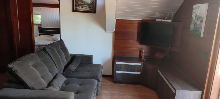 B-202  CASA DE FRENTE PARA A RS235 NA LINHA IMPERIAL – NOVA PETRÓPOLIS