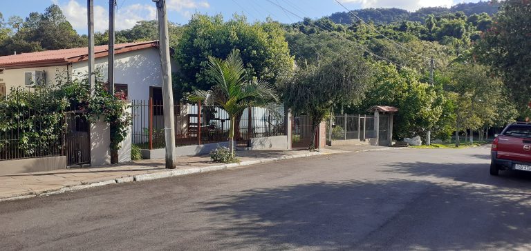 B-1380     EXCELENTE CASA NO BAIRRO BELA VISTA EM PICADA CAFÉ-RS