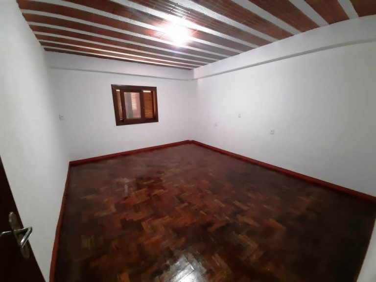 B-239     DUAS CASAS NUM PRÉDIO DE DOIS PISOS NA CIDADE DE GRAMADO-SERRA GAÚCHA!!!