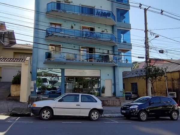 B-642  BELÍSSIMO APARTAMENTO DE 02 DORMITÓRIOS NA ÁREA CENTRAL DE NOVA PETRÓPOLIS-RS