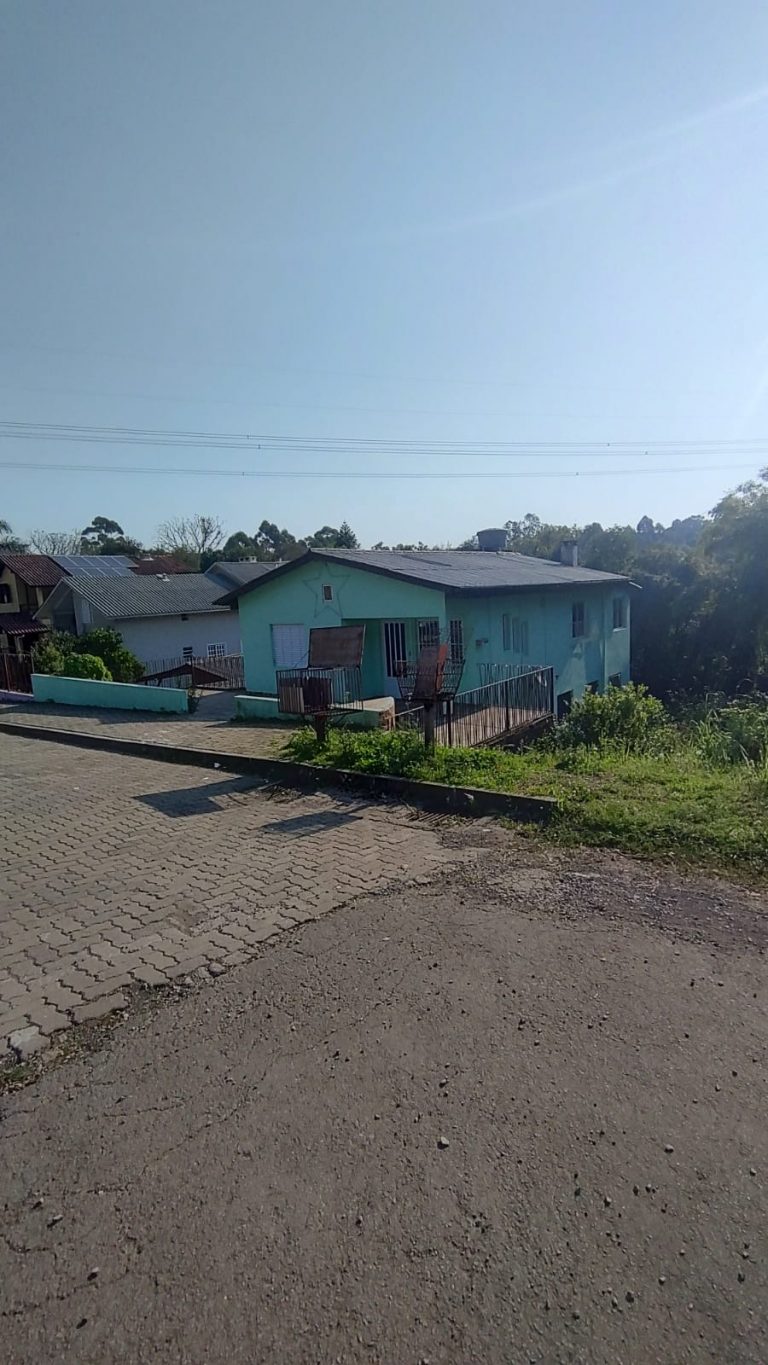 B-209 DUAS CASAS NO MESMO TERRENO NO BAIRRO VALE VERDE- NOVA PETRÓPOLIS-RS
