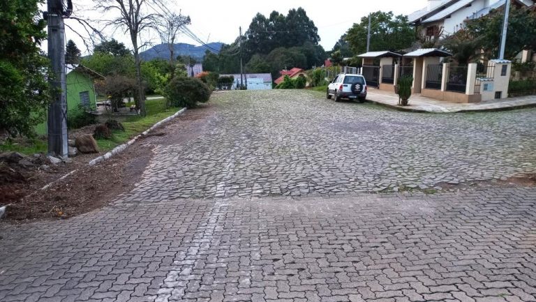 B-29     LINDO E ENORME TERRENO COMPLETAMENTE PLANO MEDINDO 1.577,20 M²!!!