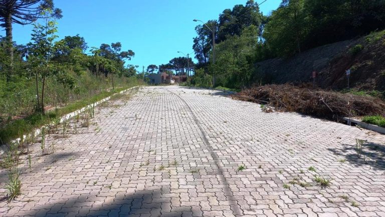 B-131     ENORME TERRENO COM FANTÁSTICA VISTA PANORÂMICA!!!