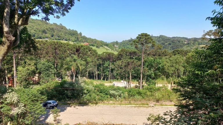 B-131     ENORME TERRENO COM FANTÁSTICA VISTA PANORÂMICA!!!