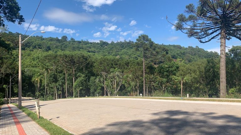 B-131     ENORME TERRENO COM FANTÁSTICA VISTA PANORÂMICA!!!