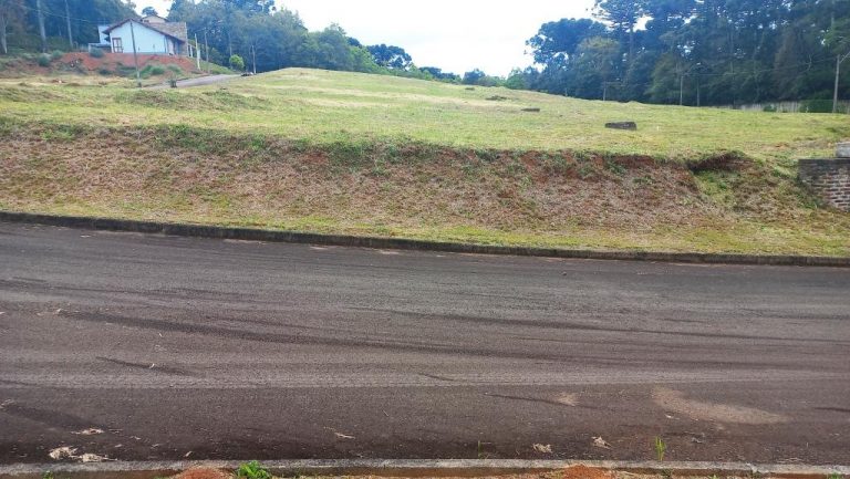 B-133     FANTÁSTICO TERRENO DE ESQUINA EM CONDOMÍNIO FECHADO!!!