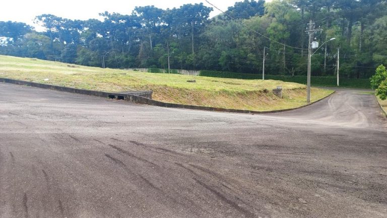 B-133     FANTÁSTICO TERRENO DE ESQUINA EM CONDOMÍNIO FECHADO!!!