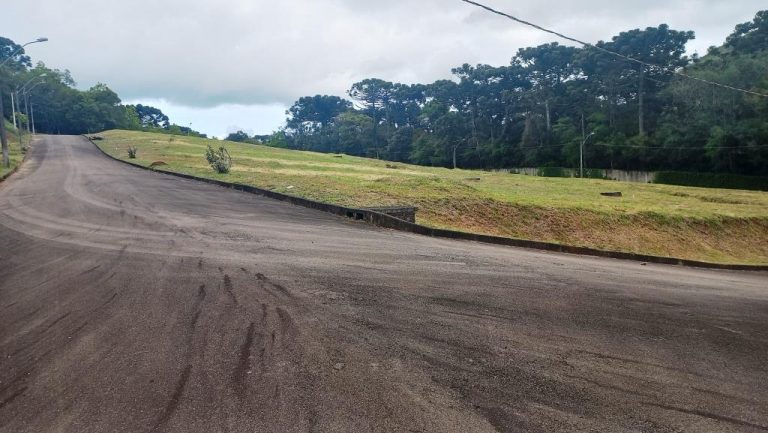 B-133     FANTÁSTICO TERRENO DE ESQUINA EM CONDOMÍNIO FECHADO!!!