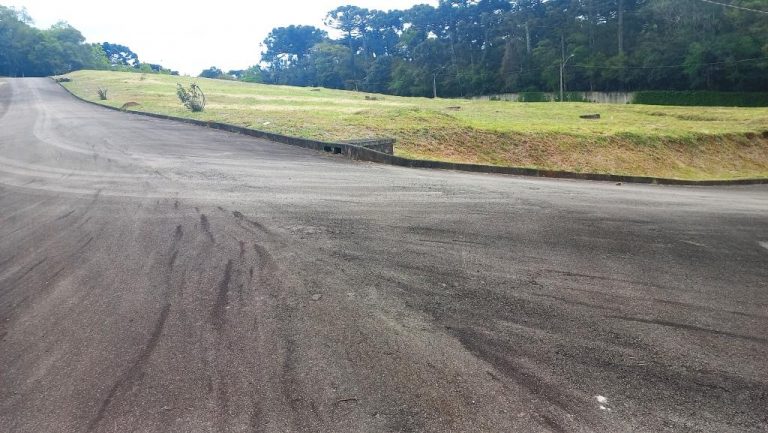 B-133     FANTÁSTICO TERRENO DE ESQUINA EM CONDOMÍNIO FECHADO!!!