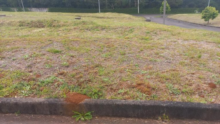B-133     FANTÁSTICO TERRENO DE ESQUINA EM CONDOMÍNIO FECHADO!!!