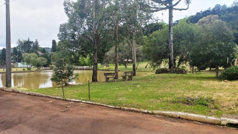 B-133     FANTÁSTICO TERRENO DE ESQUINA EM CONDOMÍNIO FECHADO!!!