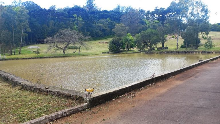 B-133     FANTÁSTICO TERRENO DE ESQUINA EM CONDOMÍNIO FECHADO!!!