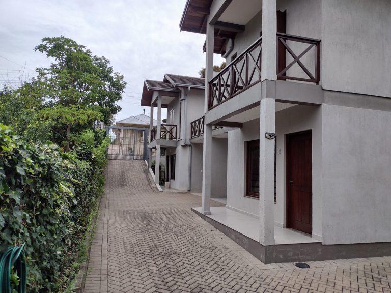 Sobrado de 02 Dormitórios