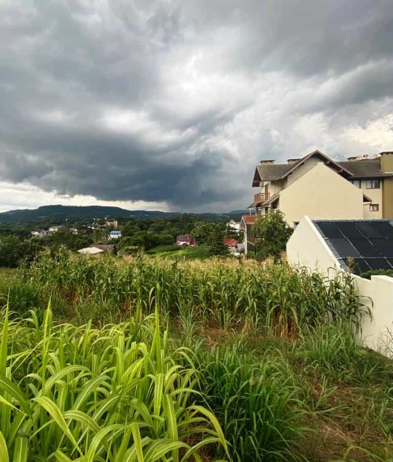 B-33     ENORME TERRENO COM LINDÍSSIMA VISTA PANORÂMICA!!!