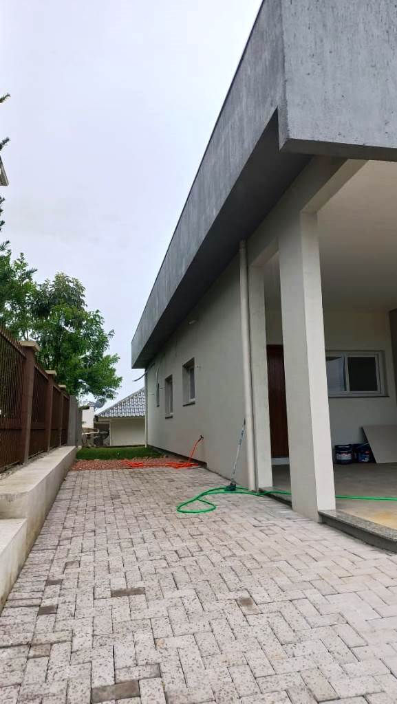 B-317 – LINDÍSSIMA CASA NOVA DE ESQUINA COM MARAVILHOSA VISTA PANORÂMICA!!!