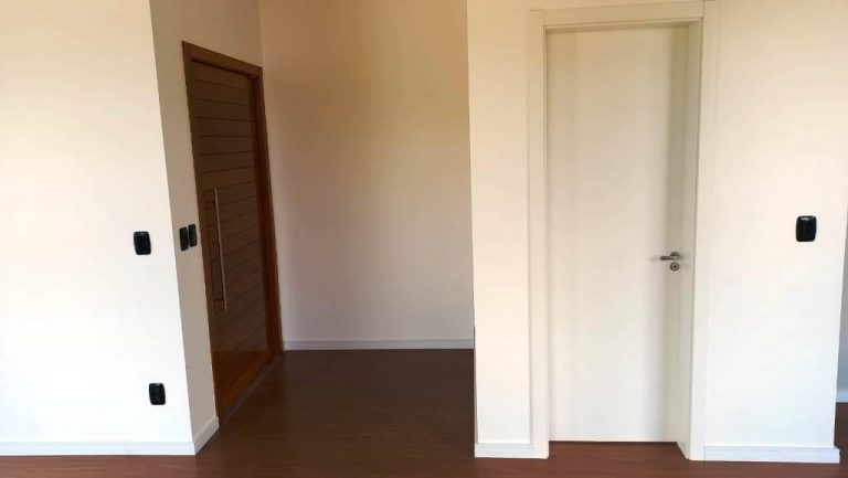 B-317 – LINDÍSSIMA CASA NOVA DE ESQUINA COM MARAVILHOSA VISTA PANORÂMICA!!!