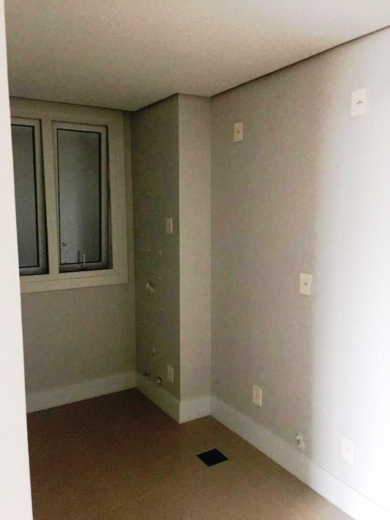 B – 608     LINDÍSSIMO APARTAMENTO NO CENTRO DE GRAMADO!!!