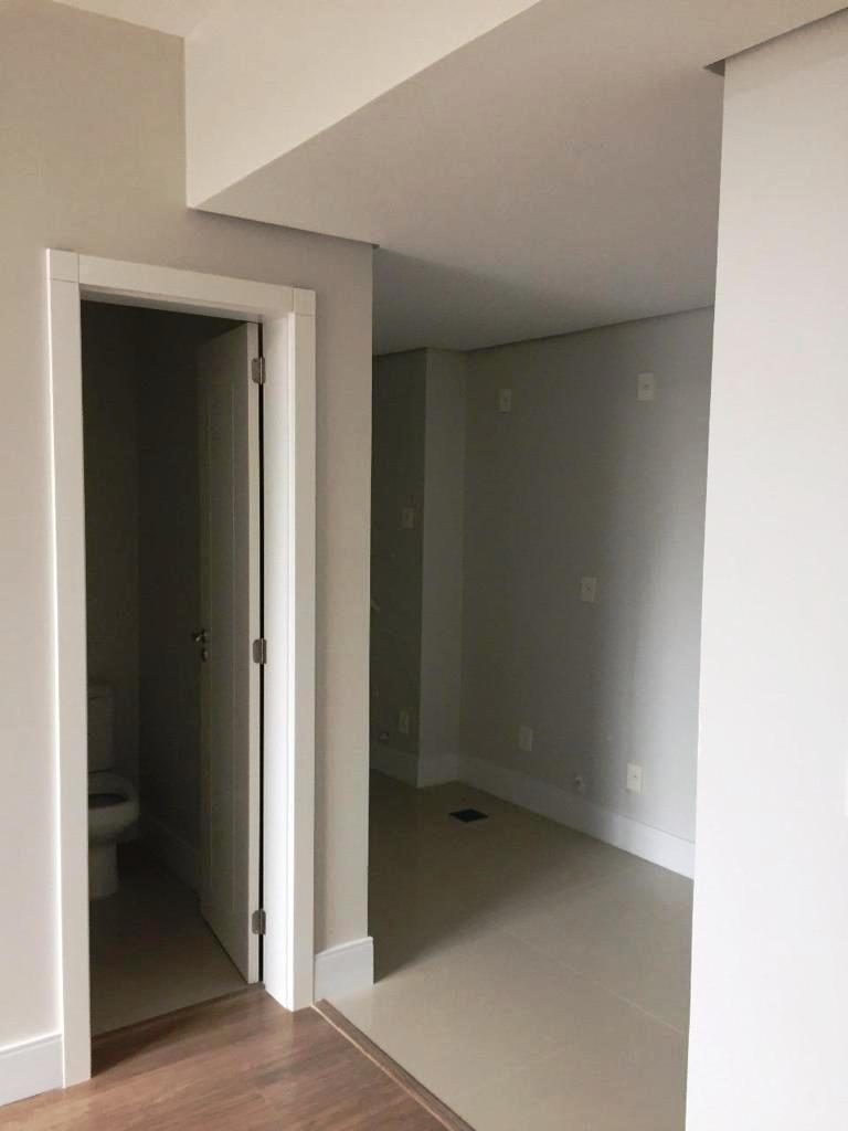 B – 608     LINDÍSSIMO APARTAMENTO NO CENTRO DE GRAMADO!!!
