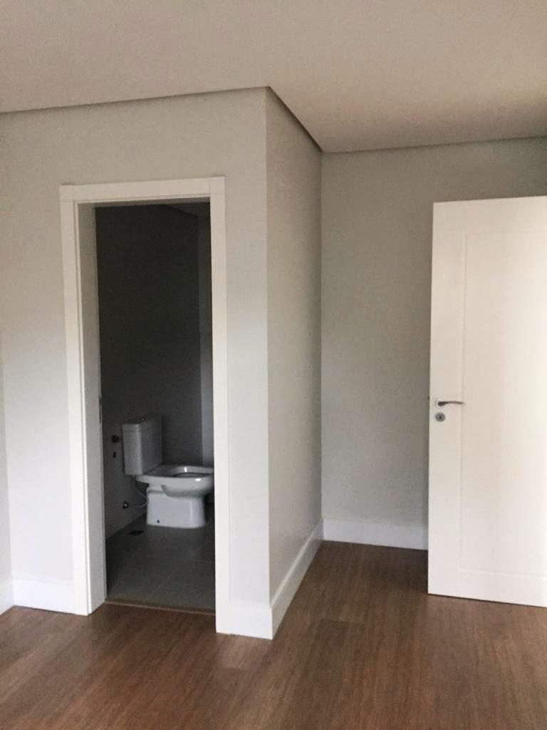 B – 608     LINDÍSSIMO APARTAMENTO NO CENTRO DE GRAMADO!!!