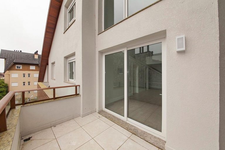 B – 608     LINDÍSSIMO APARTAMENTO NO CENTRO DE GRAMADO!!!