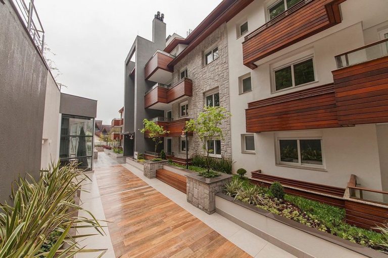 B – 608     LINDÍSSIMO APARTAMENTO NO CENTRO DE GRAMADO!!!
