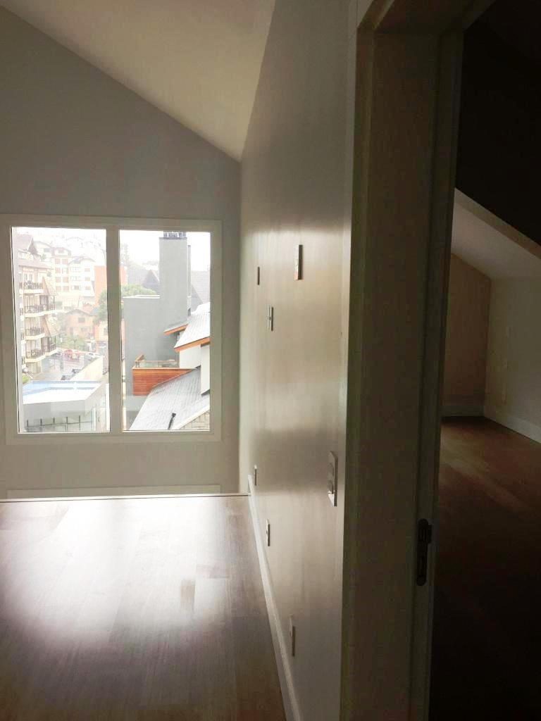 B – 608     LINDÍSSIMO APARTAMENTO NO CENTRO DE GRAMADO!!!