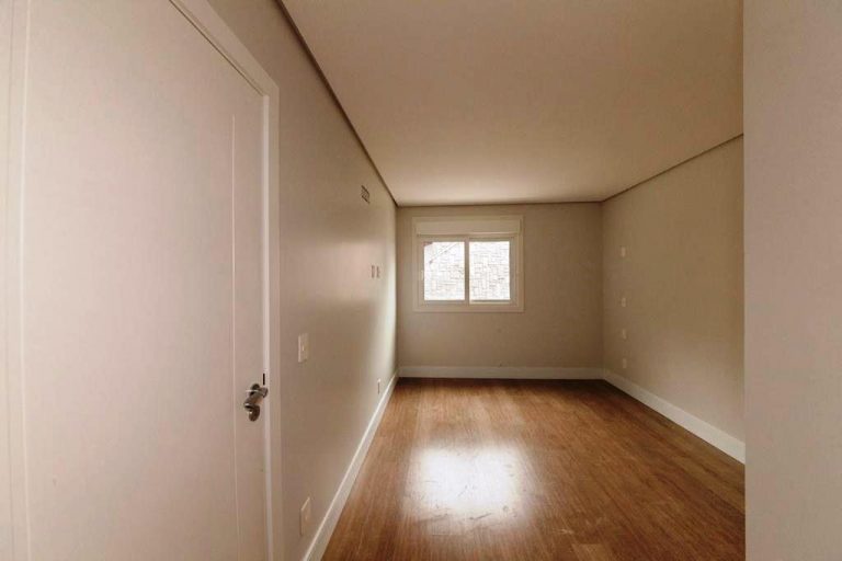 B – 608     LINDÍSSIMO APARTAMENTO NO CENTRO DE GRAMADO!!!