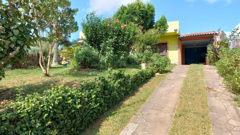 B-214     AMPLA CASA NO BAIRRO GERMÂNIA-NOVA PETRÓPOLIS!!!