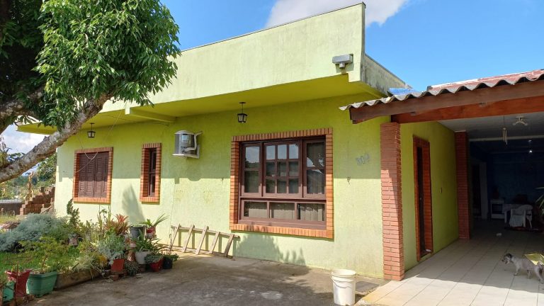 B-214     AMPLA CASA NO BAIRRO GERMÂNIA-NOVA PETRÓPOLIS!!!