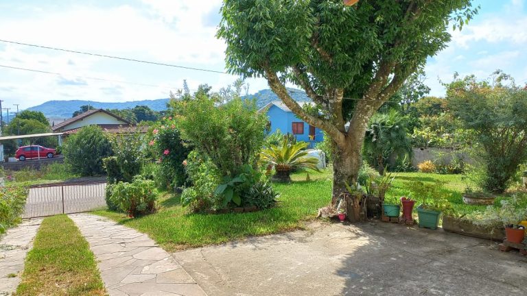 B-214     AMPLA CASA NO BAIRRO GERMÂNIA-NOVA PETRÓPOLIS!!!