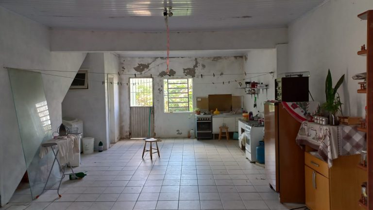 B-214     AMPLA CASA NO BAIRRO GERMÂNIA-NOVA PETRÓPOLIS!!!