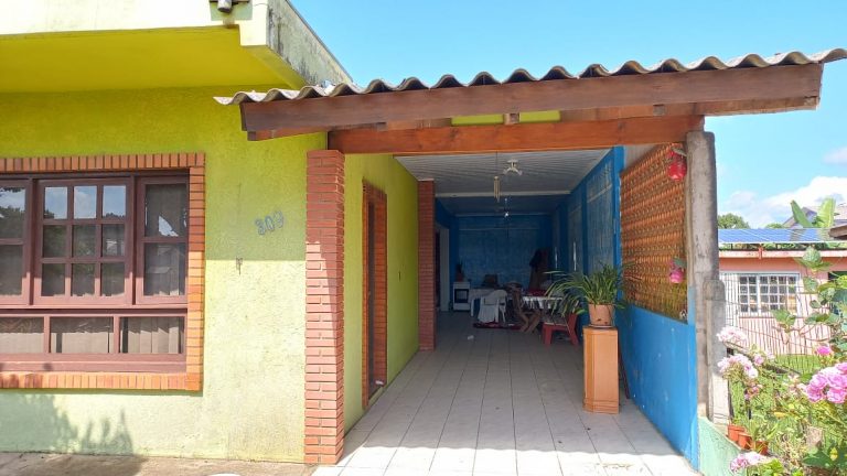 B-214     AMPLA CASA NO BAIRRO GERMÂNIA-NOVA PETRÓPOLIS!!!