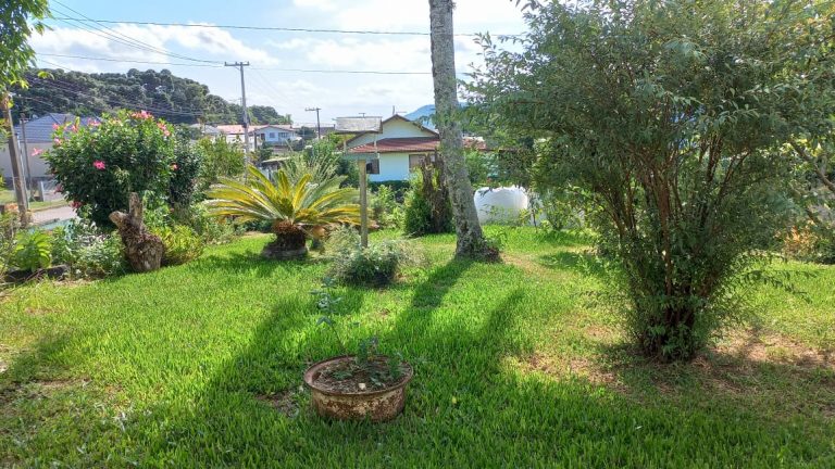 B-214     AMPLA CASA NO BAIRRO GERMÂNIA-NOVA PETRÓPOLIS!!!