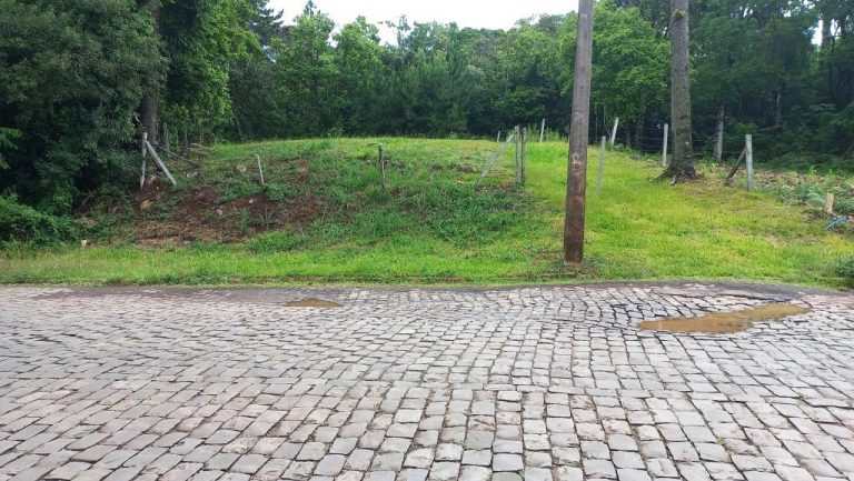 B-55     EXCELENTE TERRENO COM FRENTE PARA AV. GERMÂNIA!!!