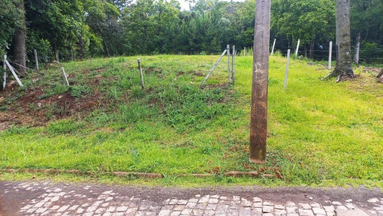 B-55     EXCELENTE TERRENO COM FRENTE PARA AV. GERMÂNIA!!!