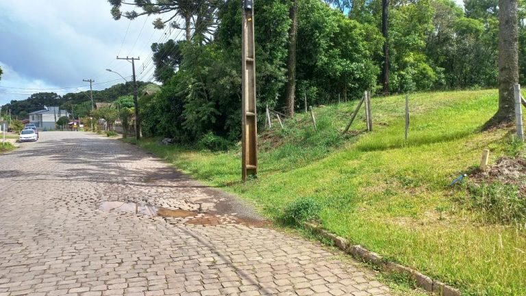 B-55     EXCELENTE TERRENO COM FRENTE PARA AV. GERMÂNIA!!!