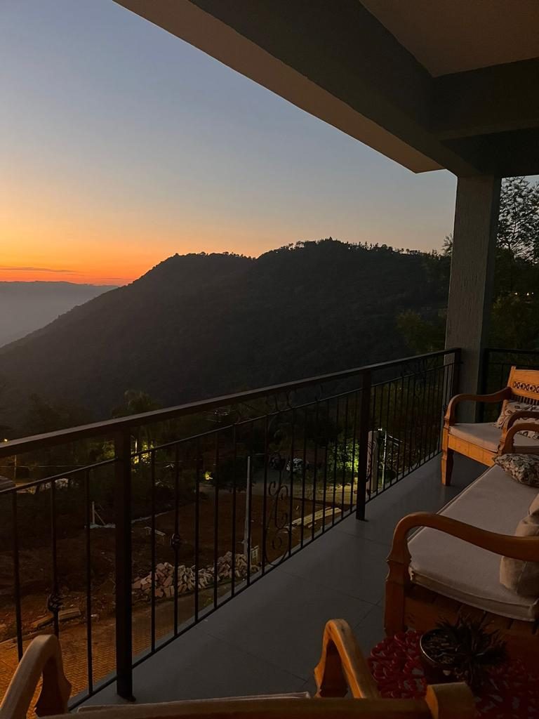 B-216     CASA LINDÍSSIMA COM VISTA PANORÂMICA MARAVILHOSA!!!!