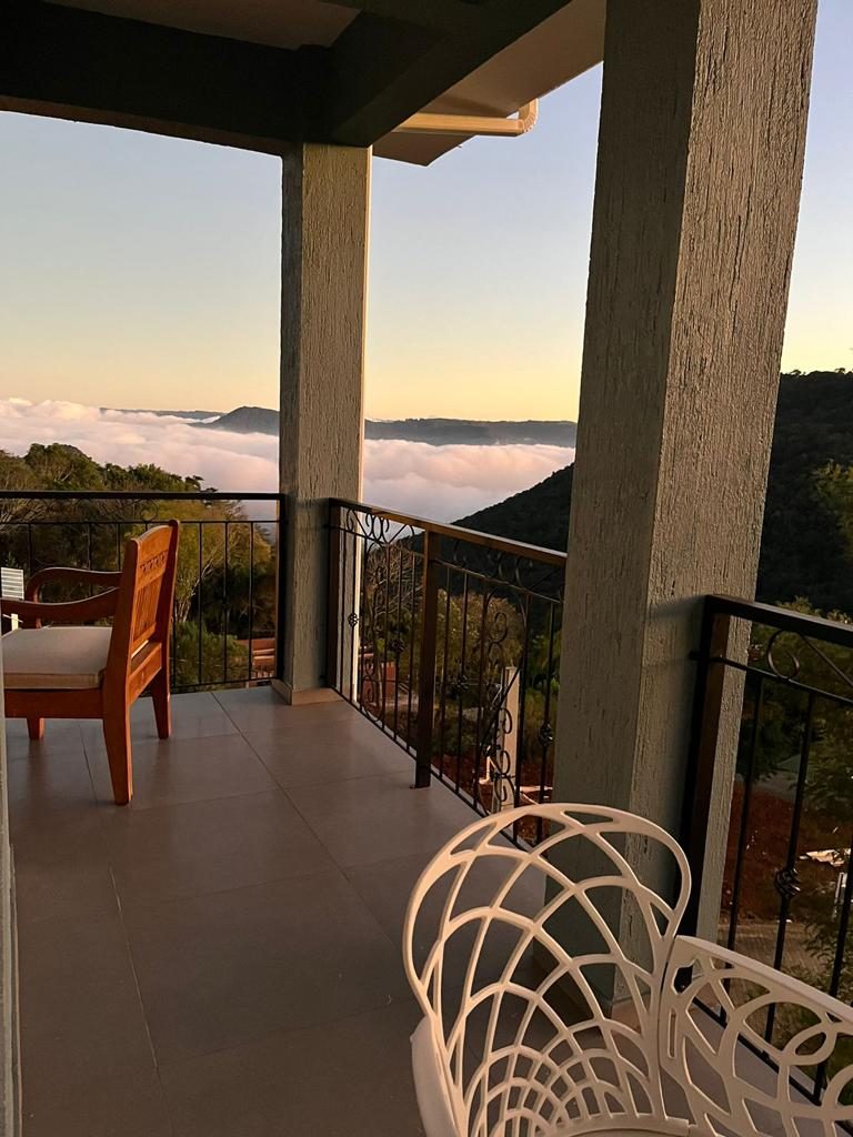B-216     CASA LINDÍSSIMA COM VISTA PANORÂMICA MARAVILHOSA!!!!