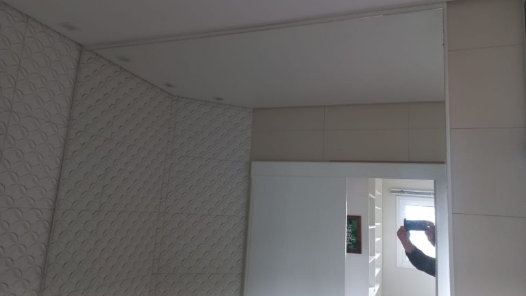 B-298     FANTÁSTICA CASA COM PISCINA TODA TÉRREA!!!
