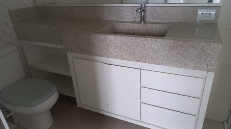 B-298     FANTÁSTICA CASA COM PISCINA TODA TÉRREA!!!