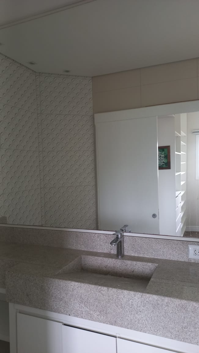 B-298     FANTÁSTICA CASA COM PISCINA TODA TÉRREA!!!