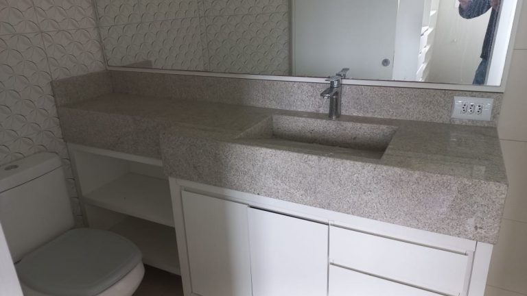 B-298     FANTÁSTICA CASA COM PISCINA TODA TÉRREA!!!